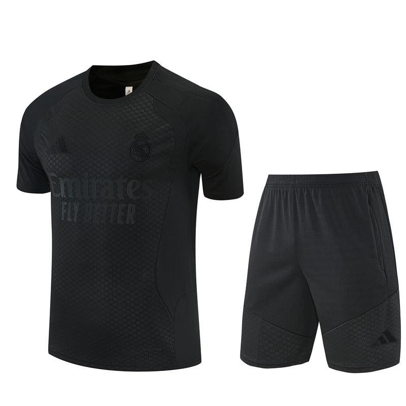 Maglia da allenamento e pantaloncini del Real Madrid 26/27