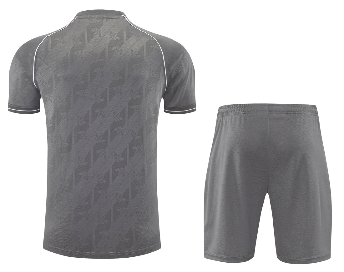 Maglia da allenamento e pantaloncini del Real Madrid 25/26
