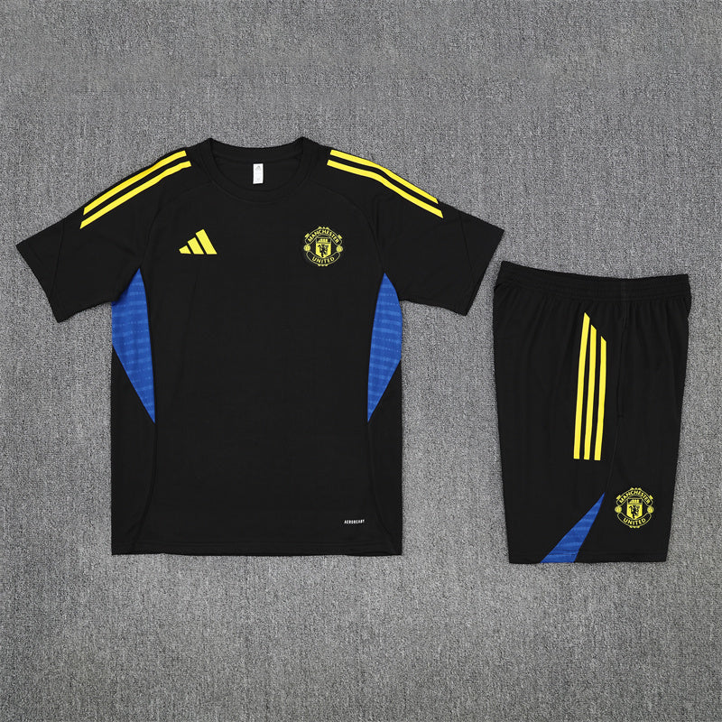Maglia da allenamento e pantaloncini del Manchester United 25/26