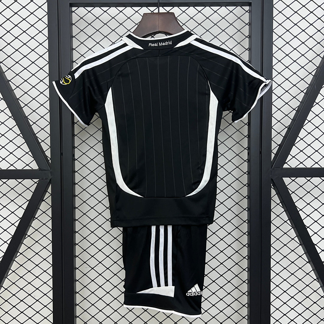 T-shirt e Pantaloncini Bambino Real Madrid Retro Away 06/07