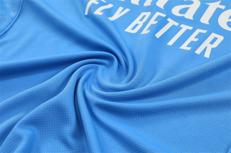 Maglia da allenamento e pantaloncini del Real Madrid 25/26