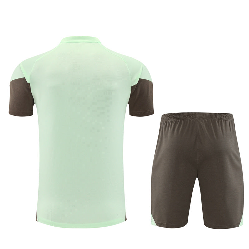 Maglia da allenamento e pantaloncini del Real Madrid 25/26