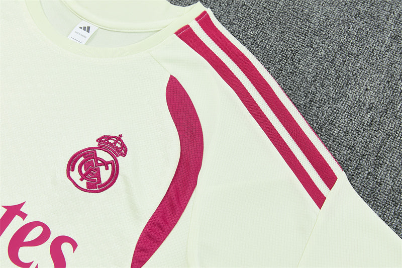Maglia da allenamento e pantaloncini del Real Madrid 26/27